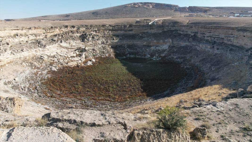 Konya’nın binlerce yıl önce oluşan obruk gölü tamamen kurudu 2